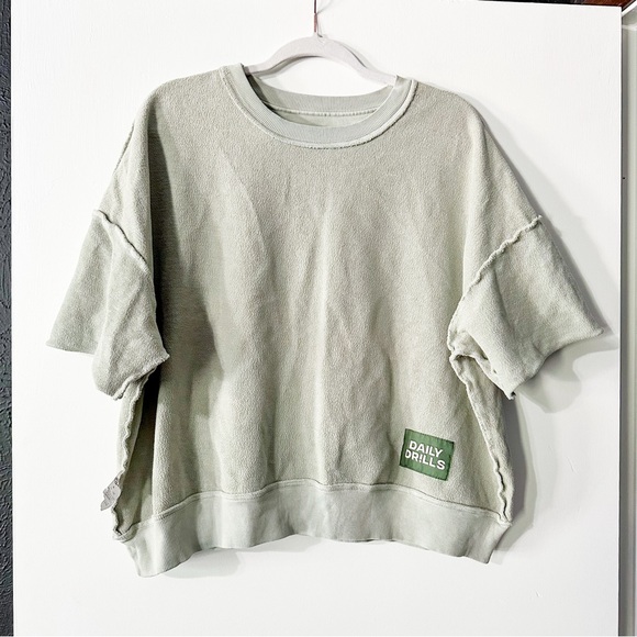 Daily Drills Cropped Sleeve Crew Harbor Green Size Medium - Picture 3 of 12